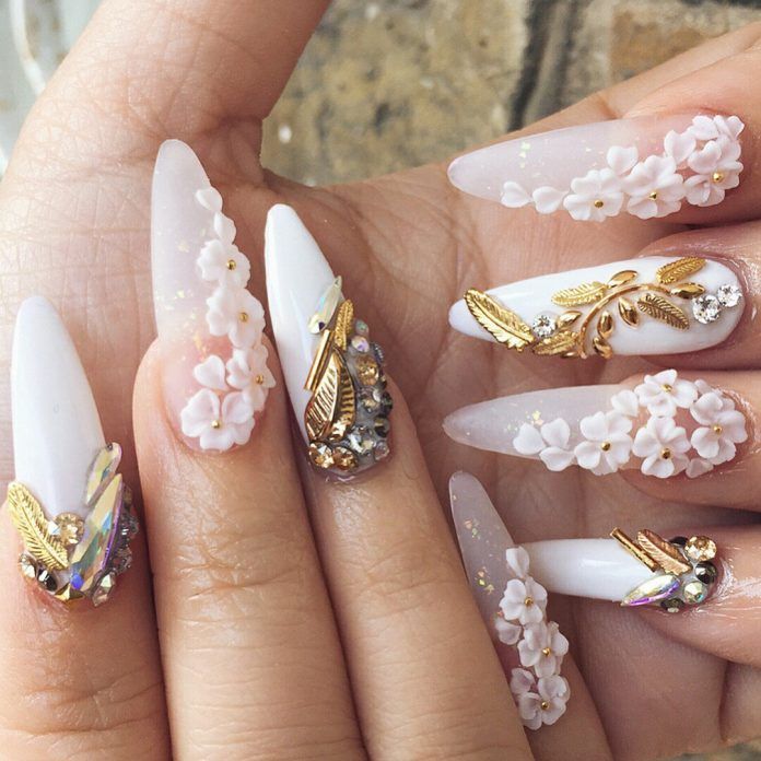 FLOWER SHAPED NAIL ART DECORATION