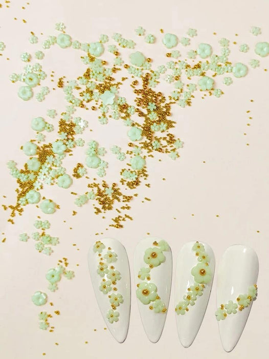 FLOWER SHAPED NAIL ART DECORATION