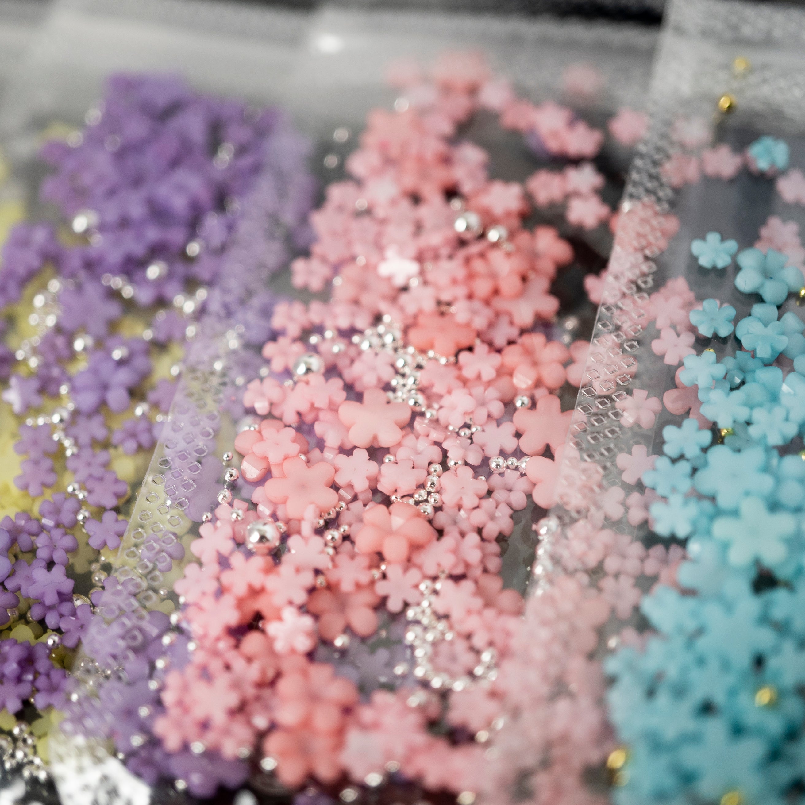 NAIL DECORATION - MULTI COLORS FLOWER SHAPED